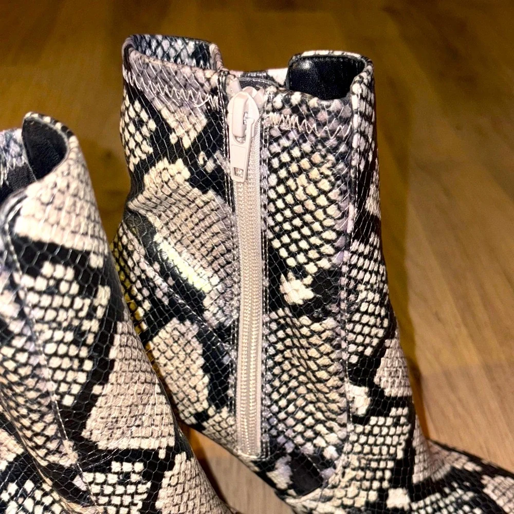 Aldo Snakeskin Patterned Ankle Boots 3 inch tall size 7.5